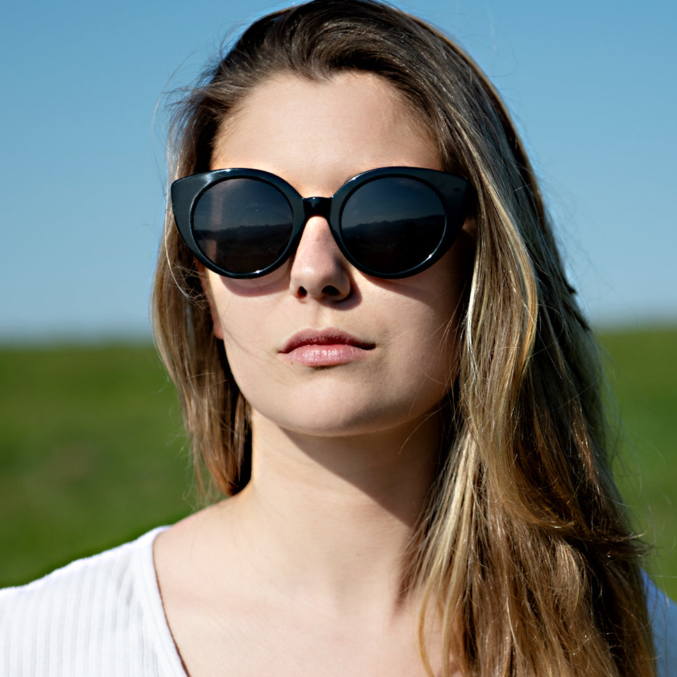 GRETA - Shiny Black frame / Smoke lens