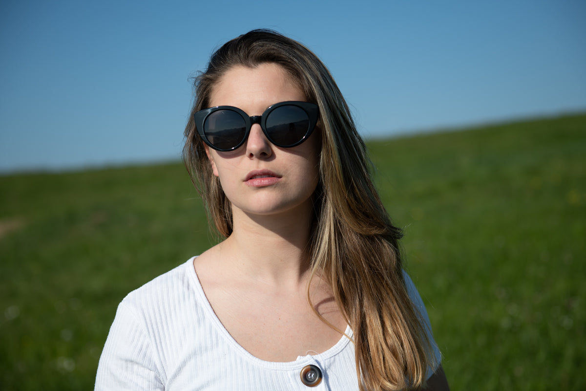 GRETA - Shiny Black frame / Smoke lens