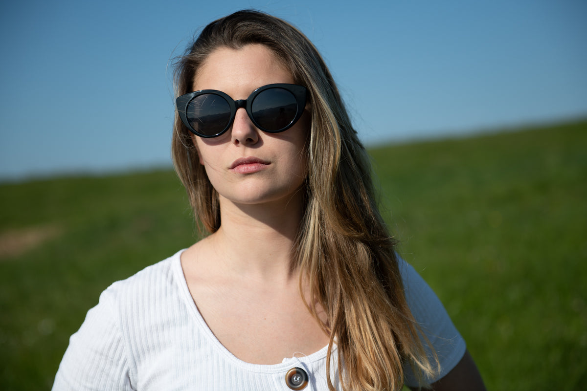 GRETA - Shiny Black frame / Smoke lens