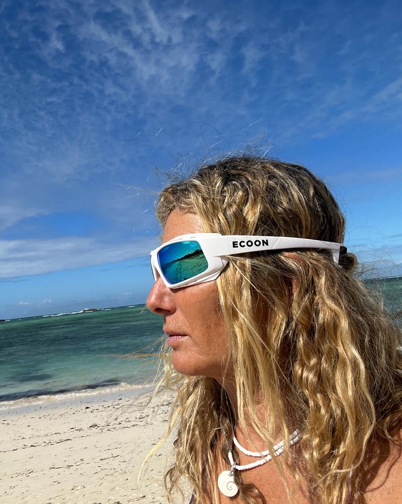 PAROS - Matte White frame / Revo Blue lens